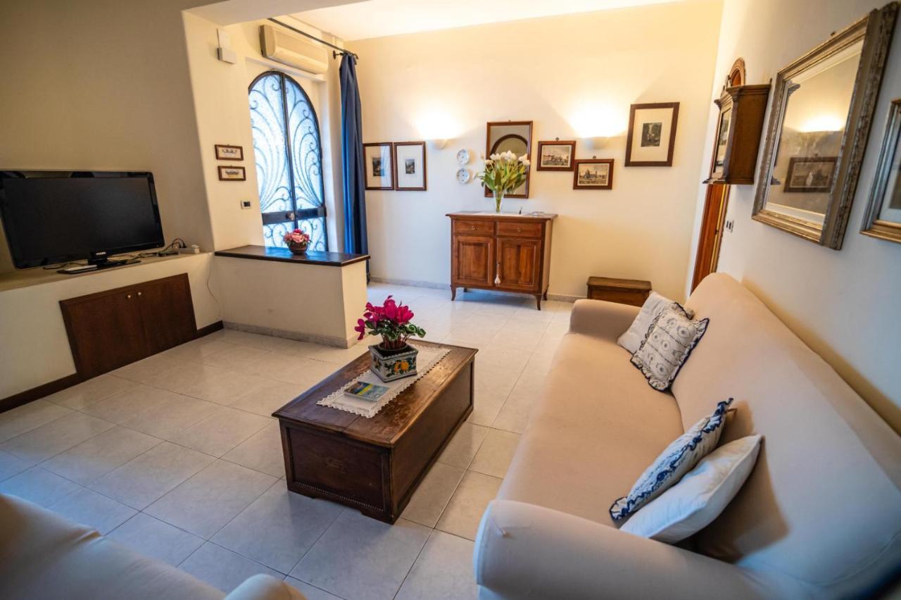 Courrier-House Apartman Aci Castello Kültér fotó